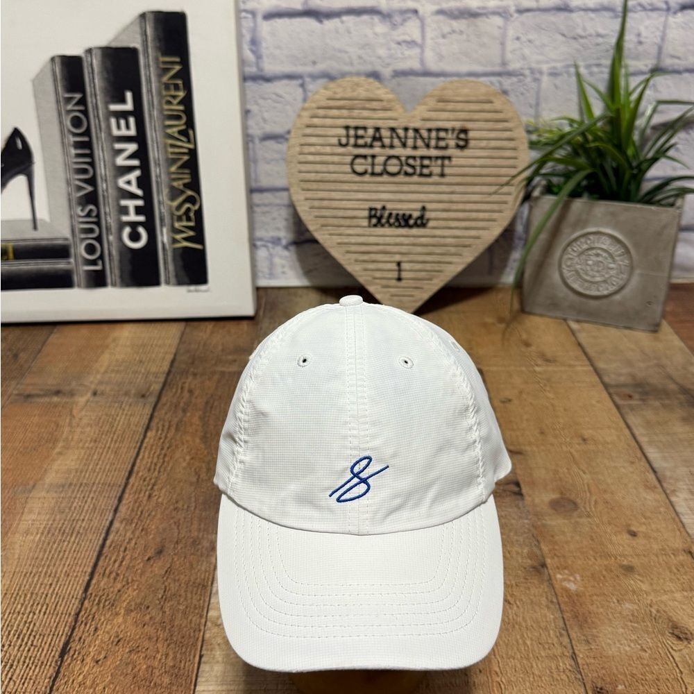 Stratton Haley SH Golf Hat One Size 
One size lightweight